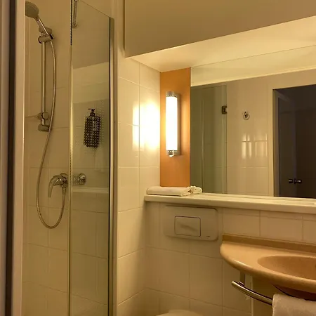 Ibis Hotel 2*