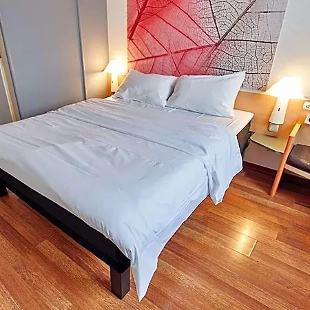 Ibis Hotel 2*