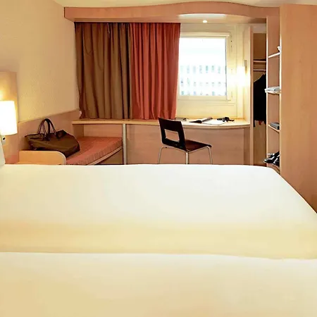 Ibis 2* Κόμπλεντς